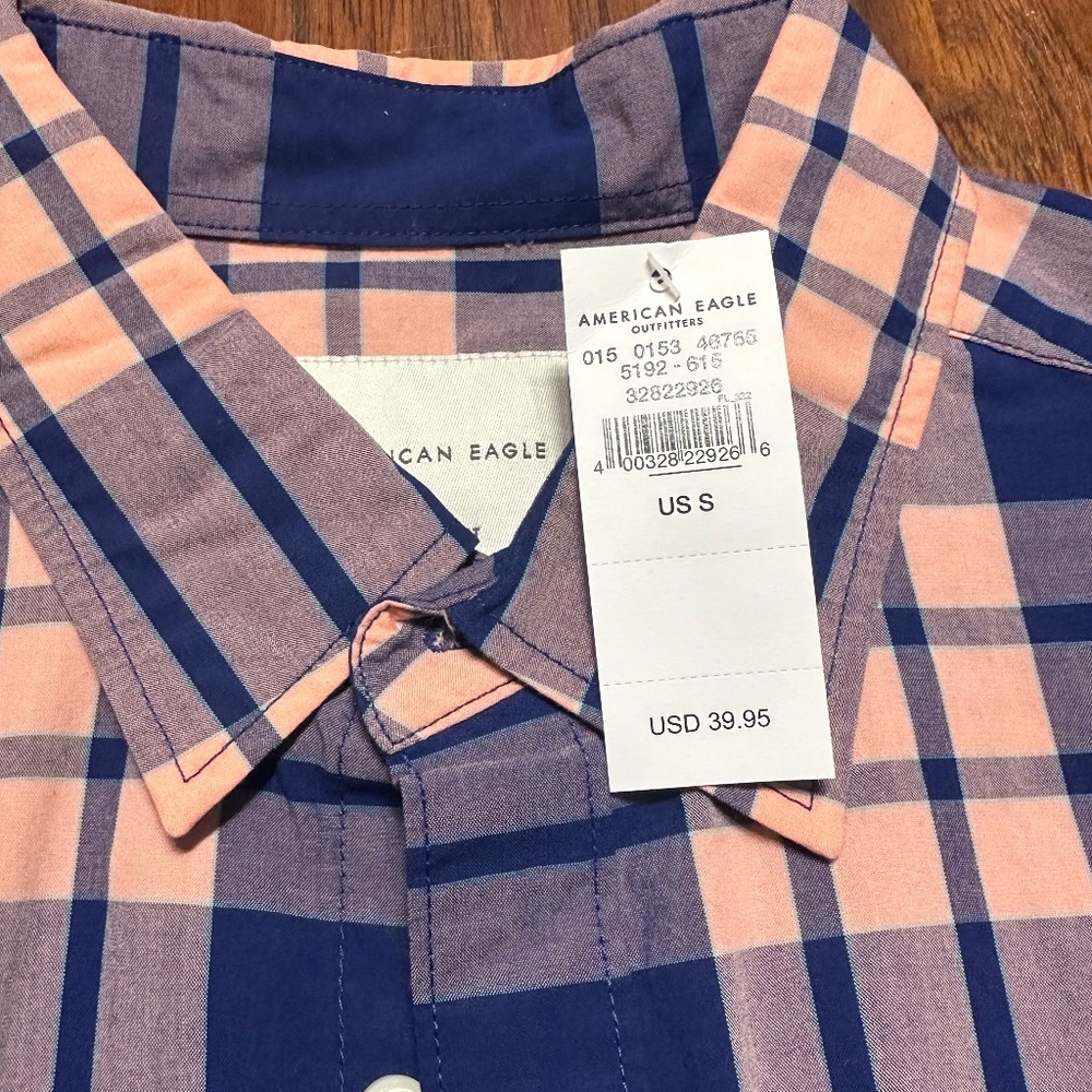 New - Mens American Eagle Button Down Shirt. Size Small.